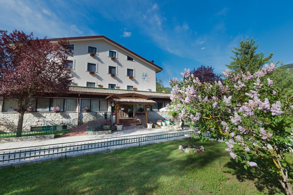 Hotel Iris Pescasseroli Exteriér fotografie